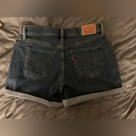 Levi’s Jean Short - Picture 2 of 3